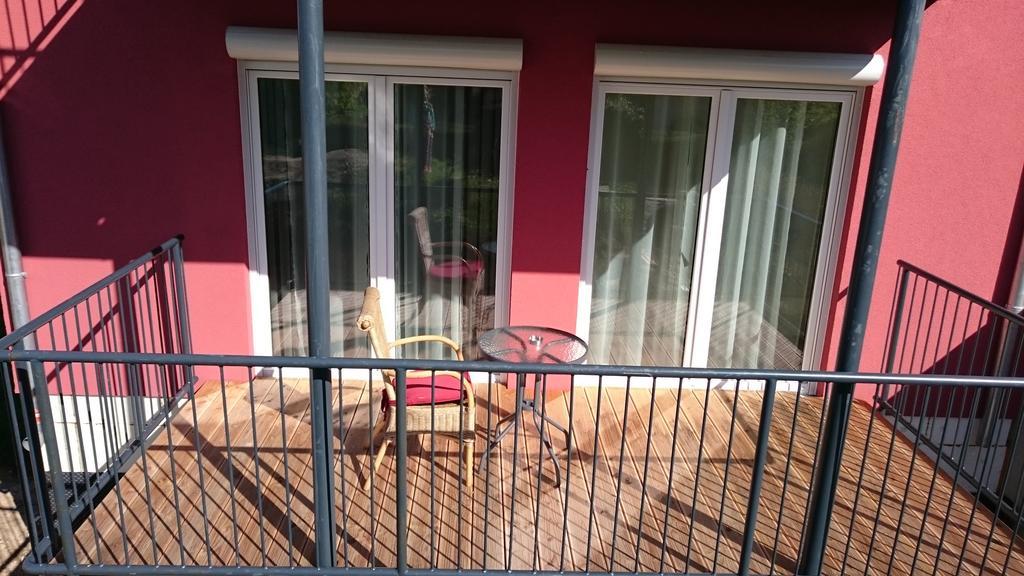 Ferienwohnung Casa Helvetia Rheinhausen Exterior foto